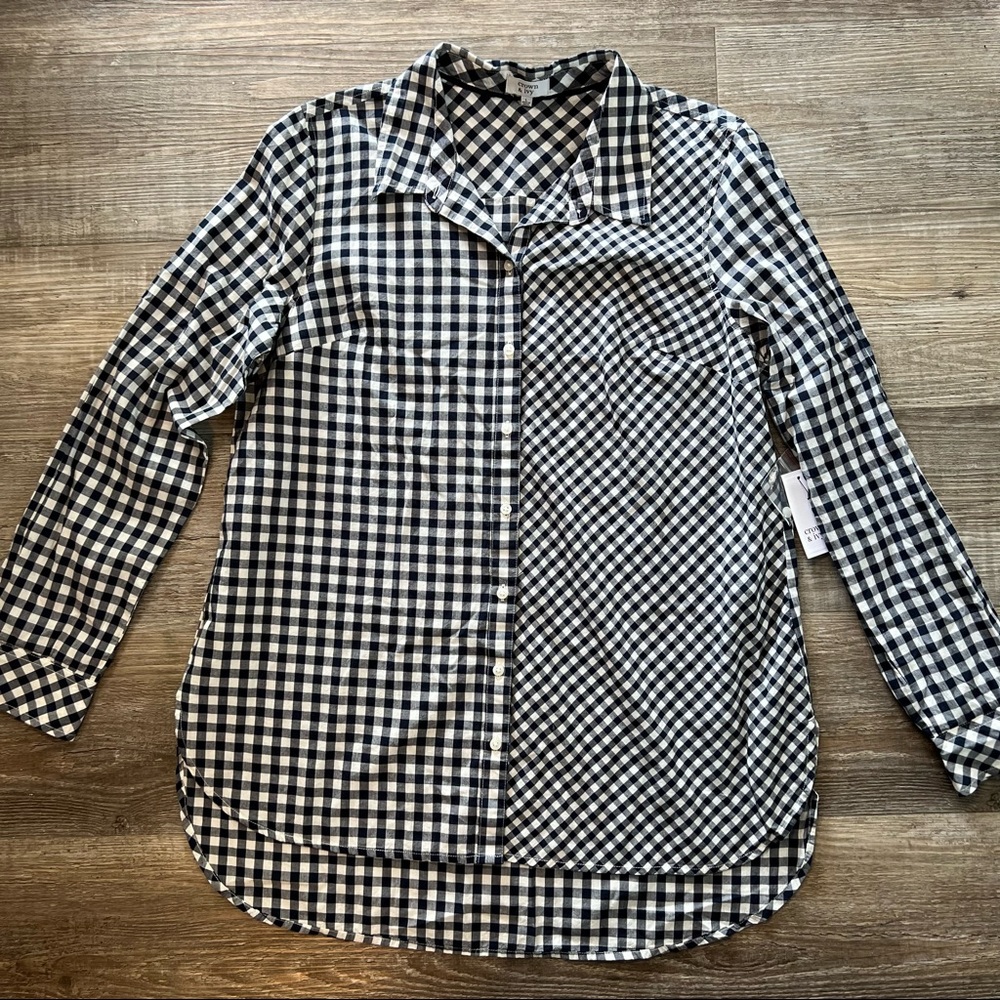 NWT Crown & Ivy top Large